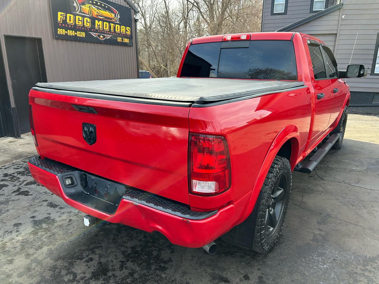 RAM 1500 Outdoorsman 4x4 Crew Cab 5'7" Box 2015