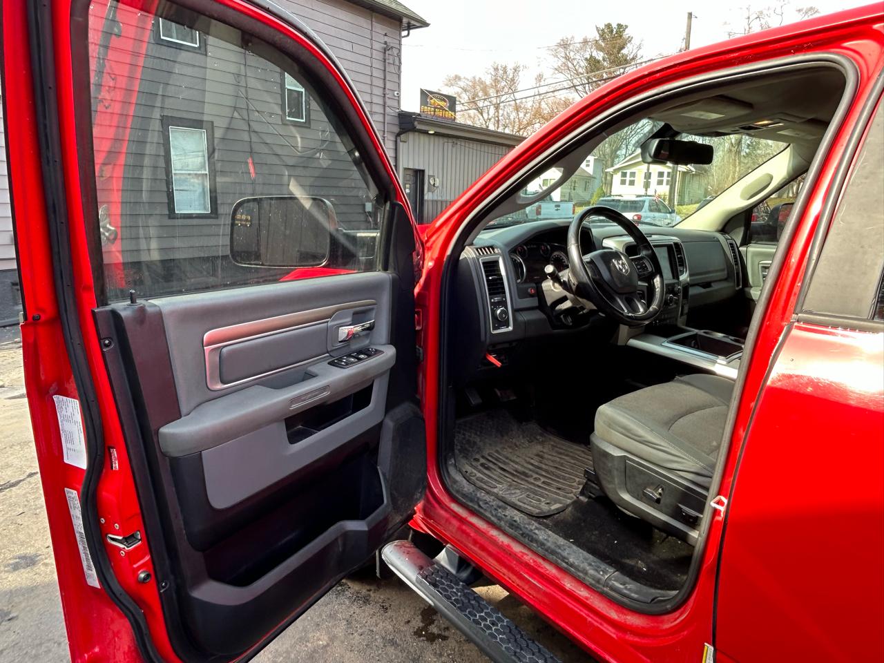 RAM 1500 Outdoorsman 4x4 Crew Cab 5'7" Box 2015