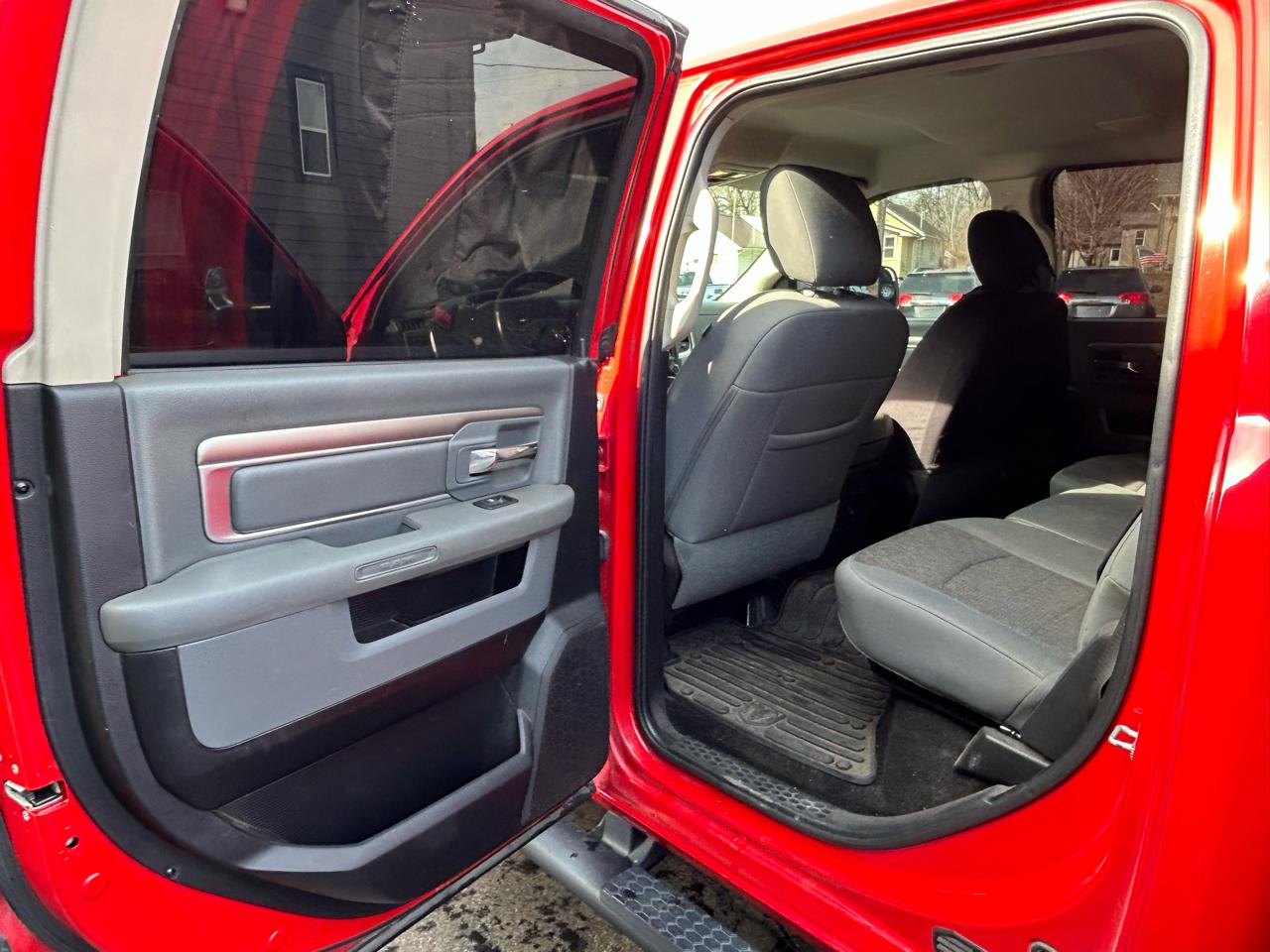 RAM 1500 Outdoorsman 4x4 Crew Cab 5'7" Box 2015