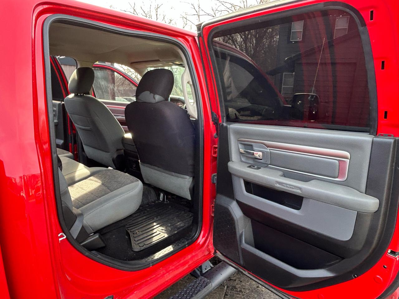 RAM 1500 Outdoorsman 4x4 Crew Cab 5'7" Box 2015