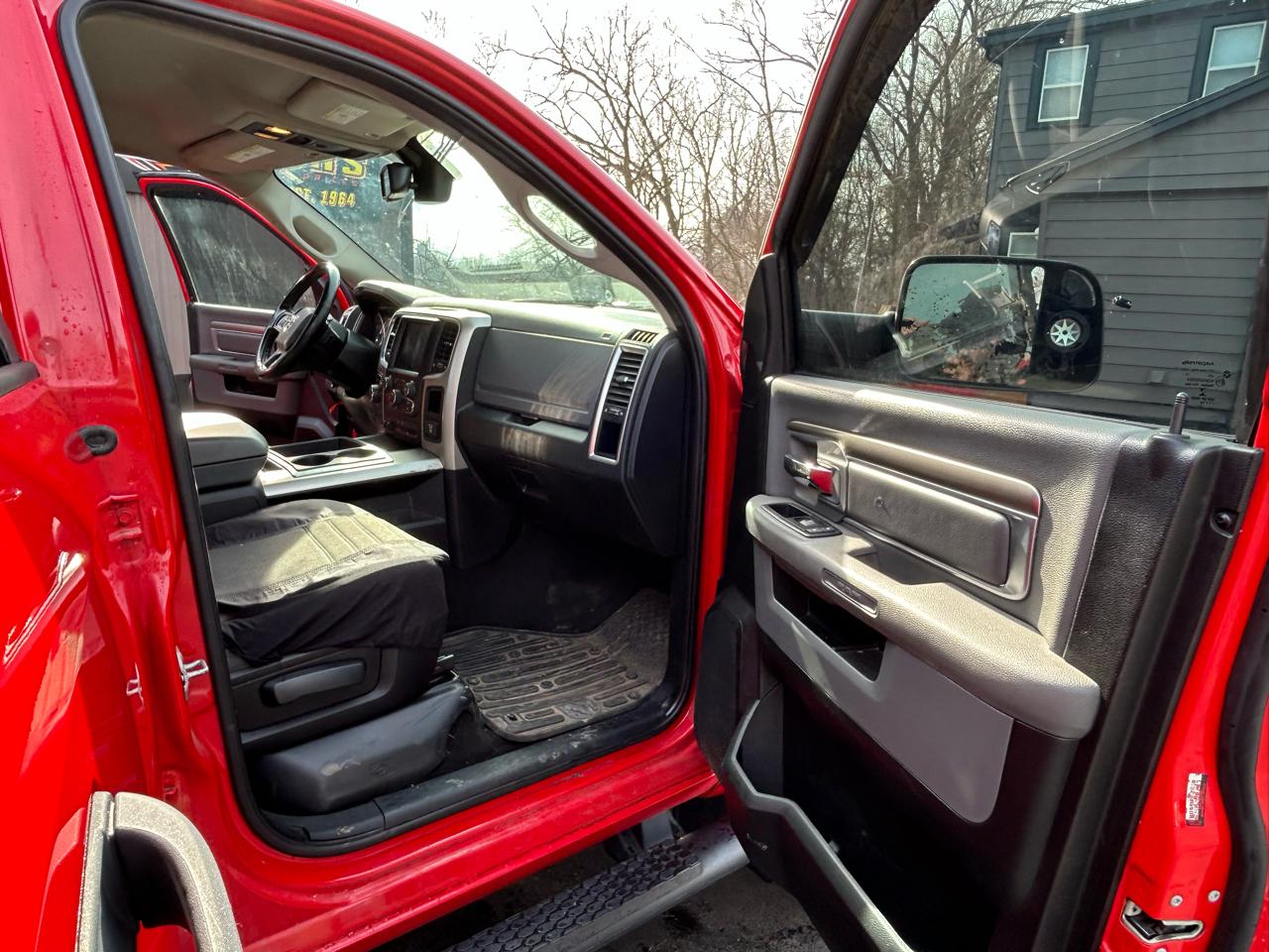 RAM 1500 Outdoorsman 4x4 Crew Cab 5'7" Box 2015