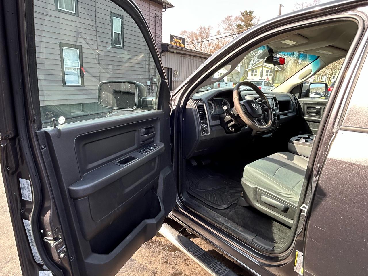 RAM 1500 ST Quad Cab 4WD 2017