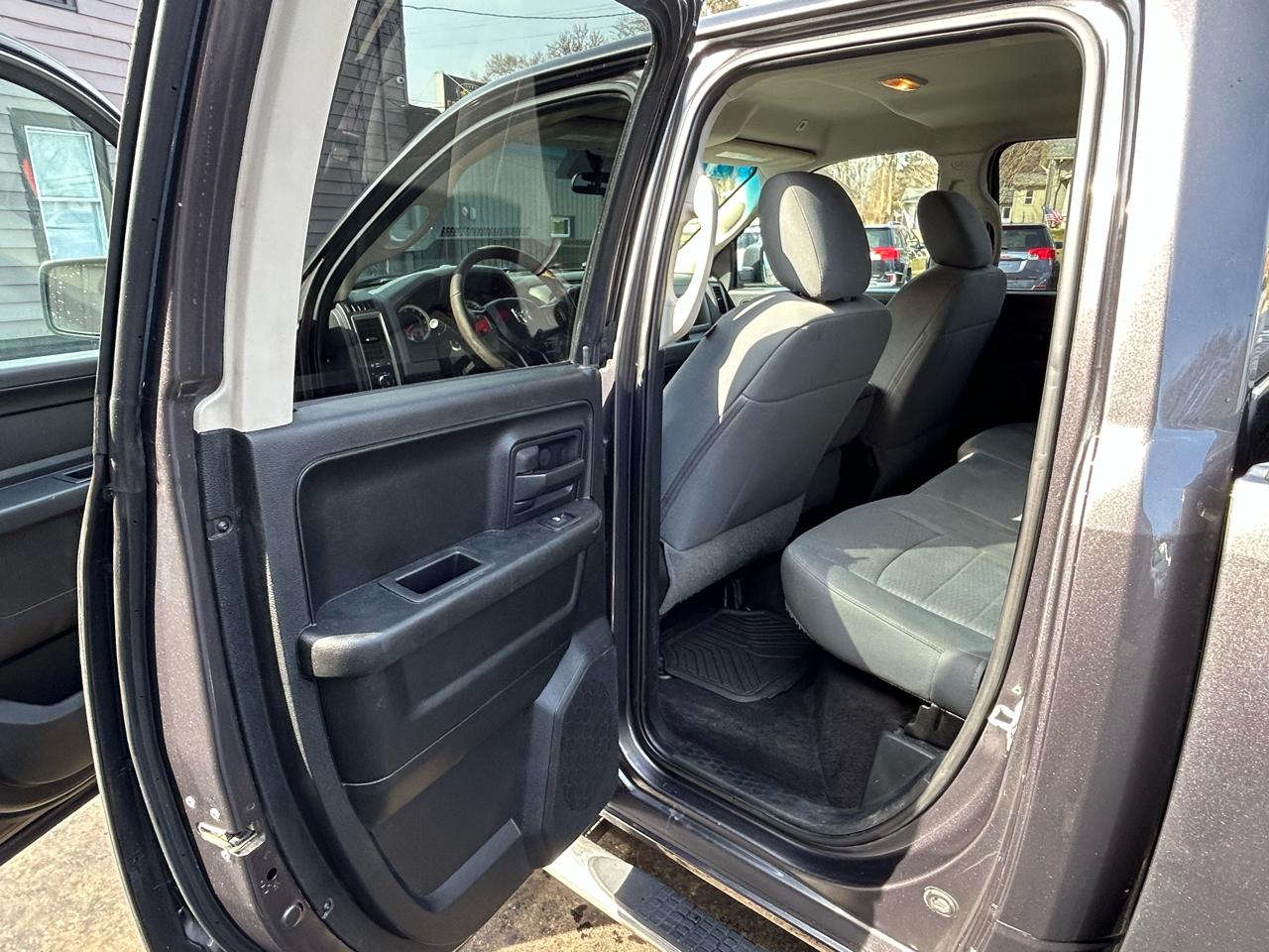 RAM 1500 ST Quad Cab 4WD 2017