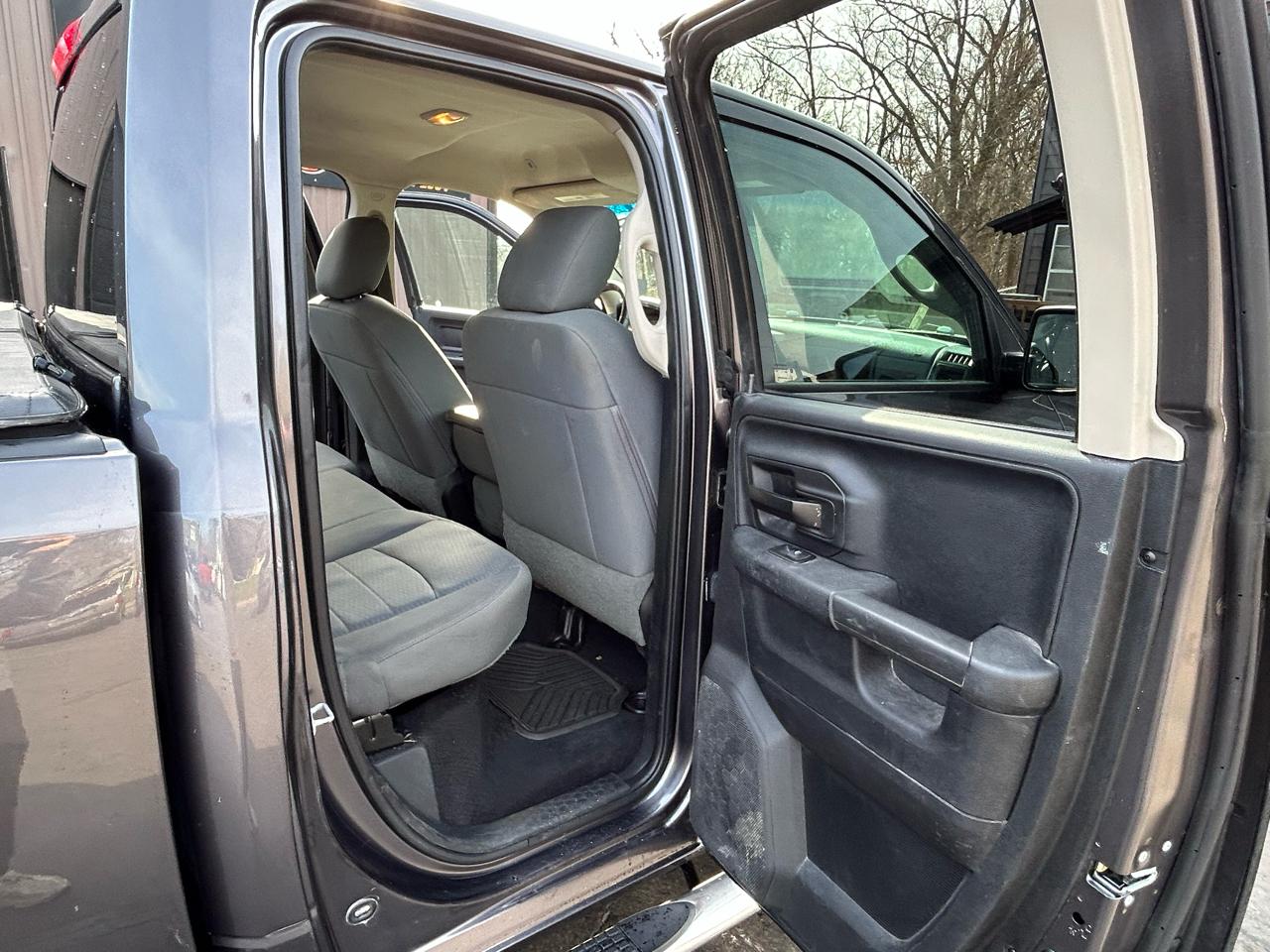 RAM 1500 ST Quad Cab 4WD 2017