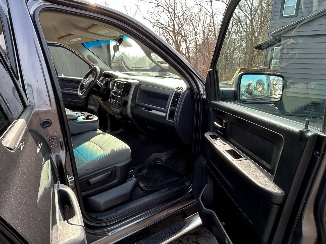 RAM 1500 ST Quad Cab 4WD 2017