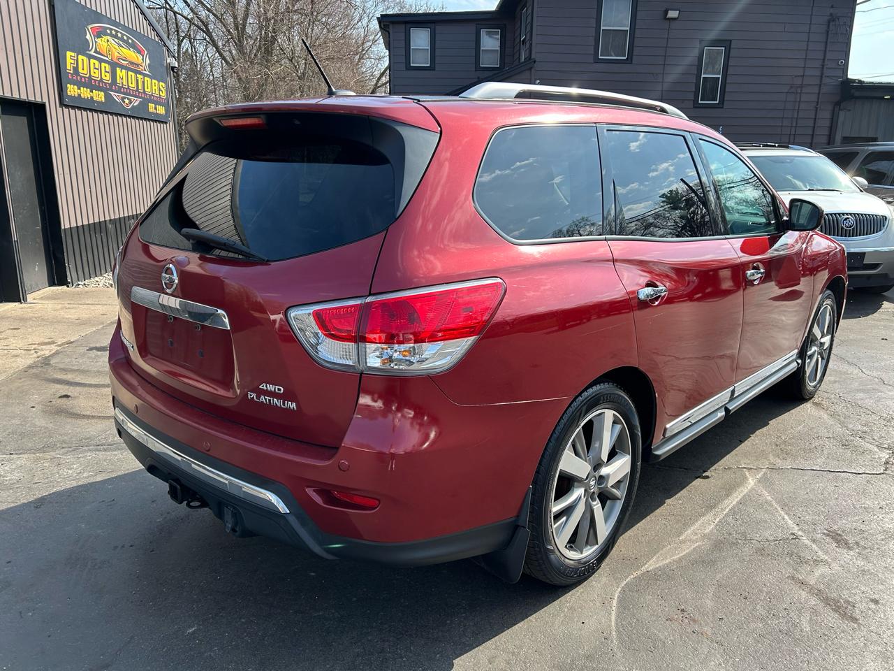 Nissan Pathfinder SV 4WD 2013