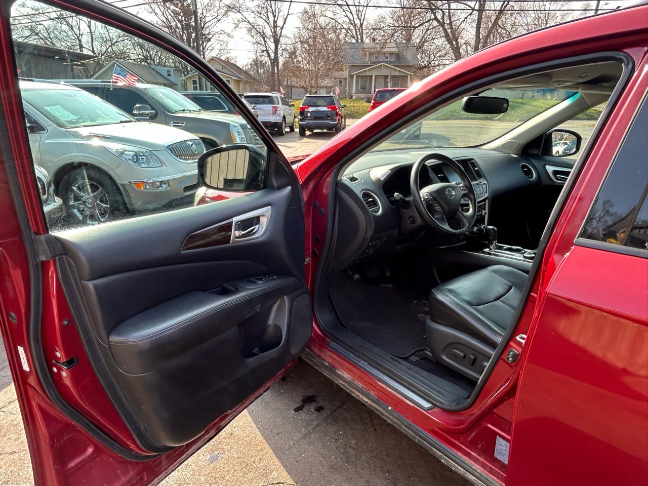 Nissan Pathfinder SV 4WD 2013