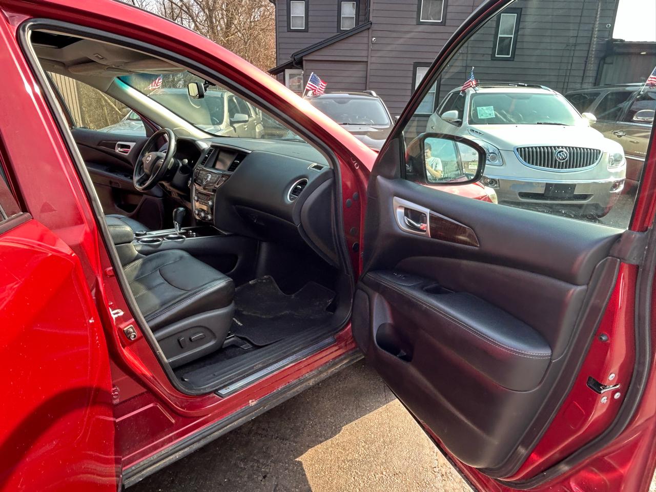 Nissan Pathfinder SV 4WD 2013