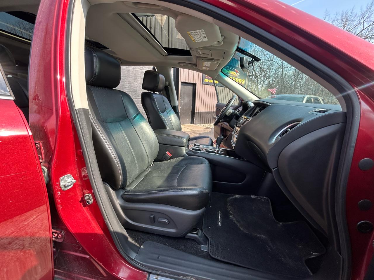 Nissan Pathfinder SV 4WD 2013