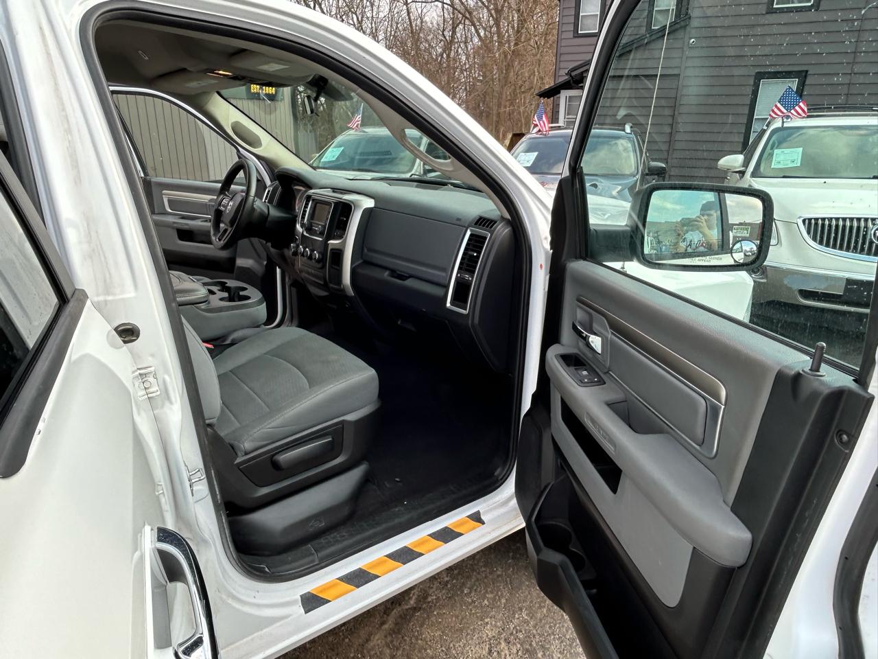 RAM 1500 SLT Quad Cab 2WD 2018