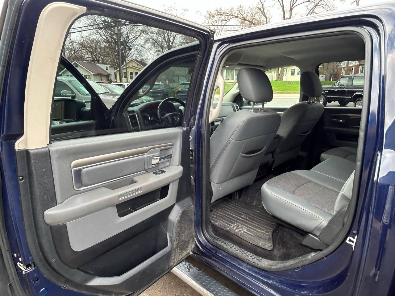 RAM 1500 SLT Crew Cab SWB 4WD 2017