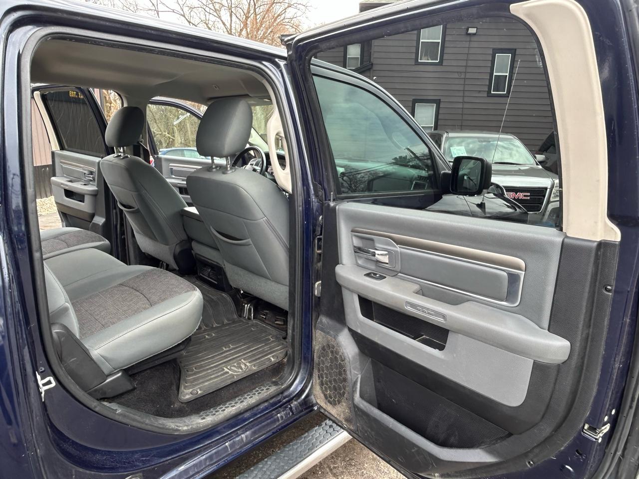 RAM 1500 SLT Crew Cab SWB 4WD 2017