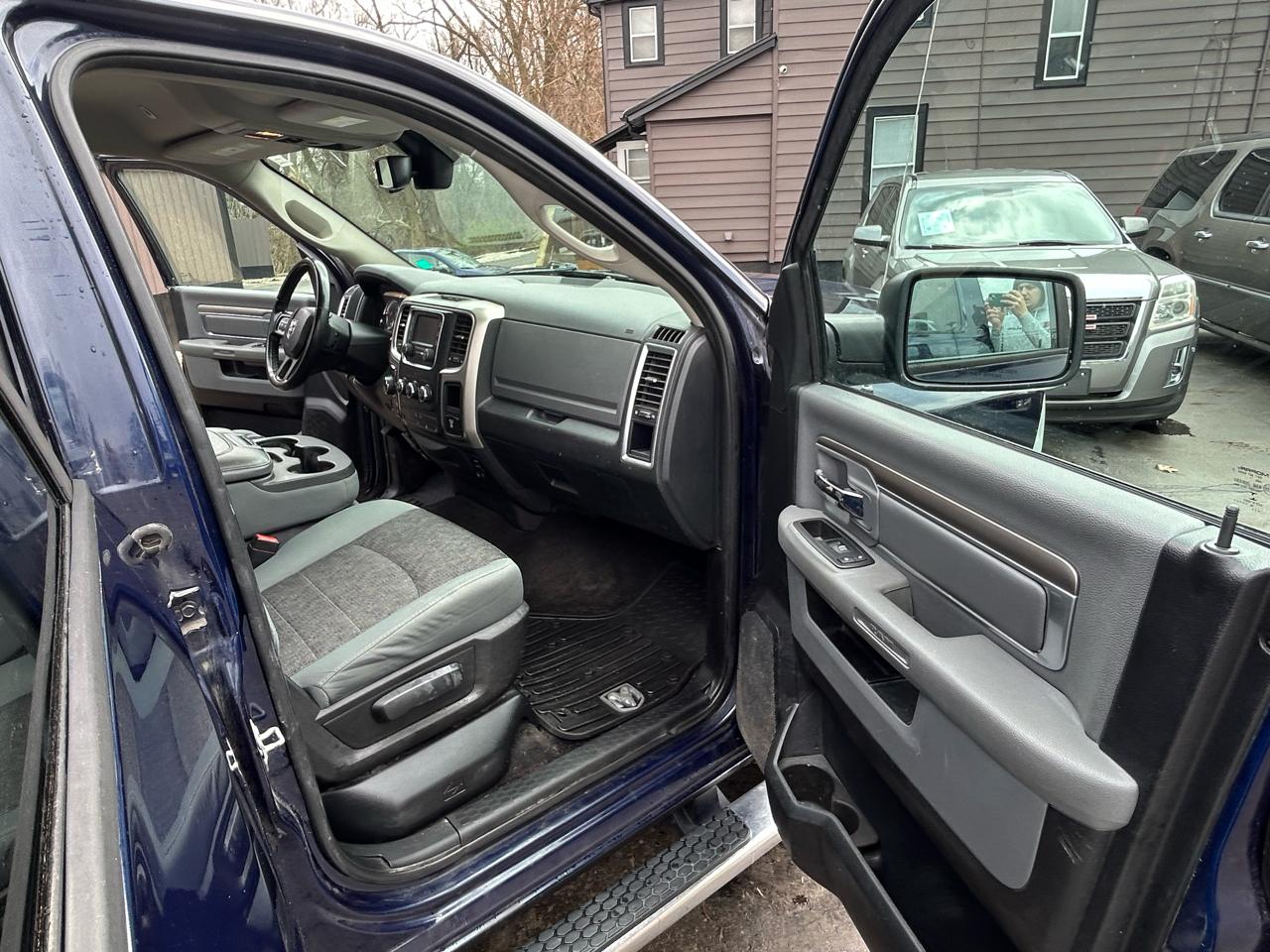 RAM 1500 SLT Crew Cab SWB 4WD 2017