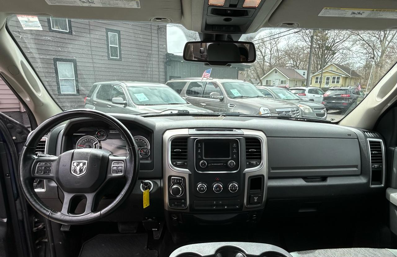 RAM 1500 SLT Crew Cab SWB 4WD 2017