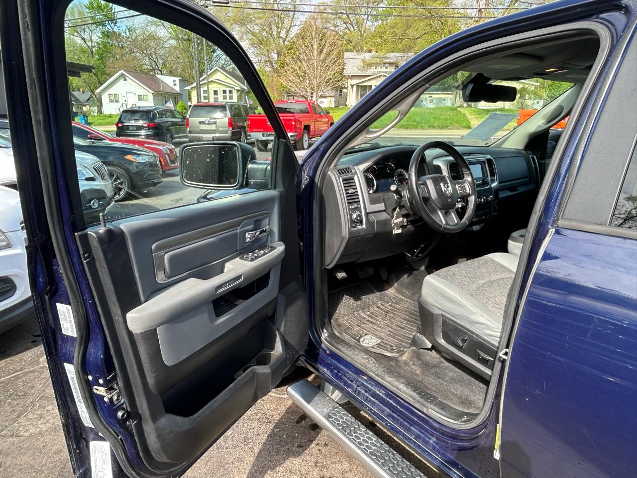 RAM 1500 SLT Crew Cab 4WD 2017