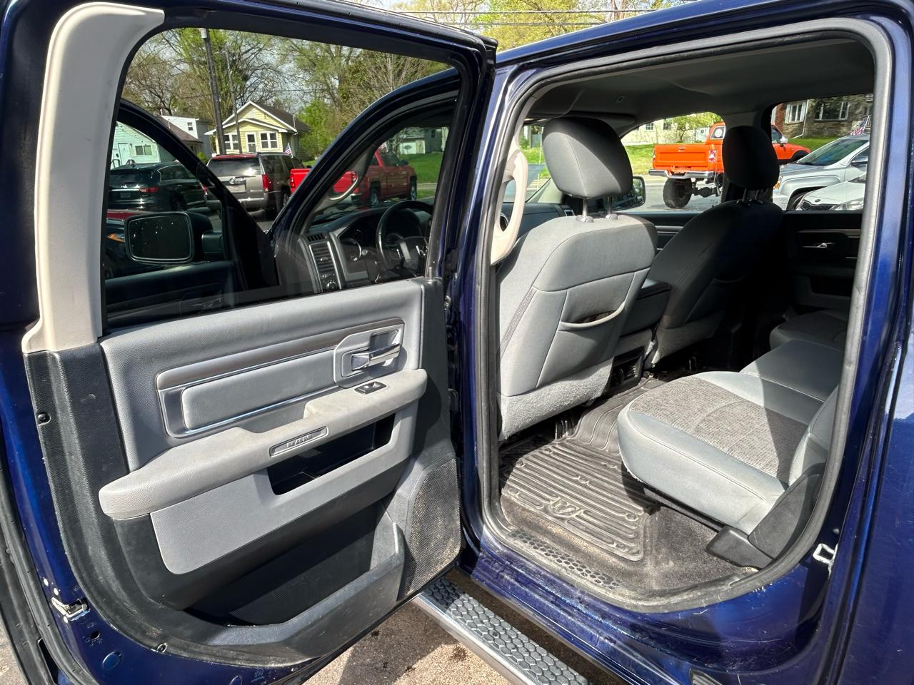RAM 1500 SLT Crew Cab 4WD 2017