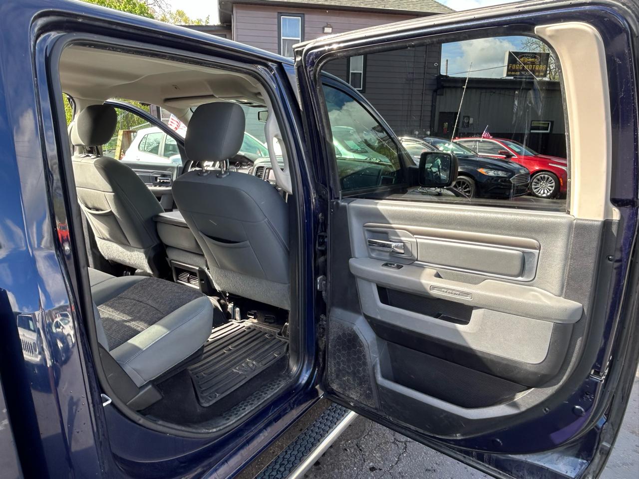 RAM 1500 SLT Crew Cab 4WD 2017