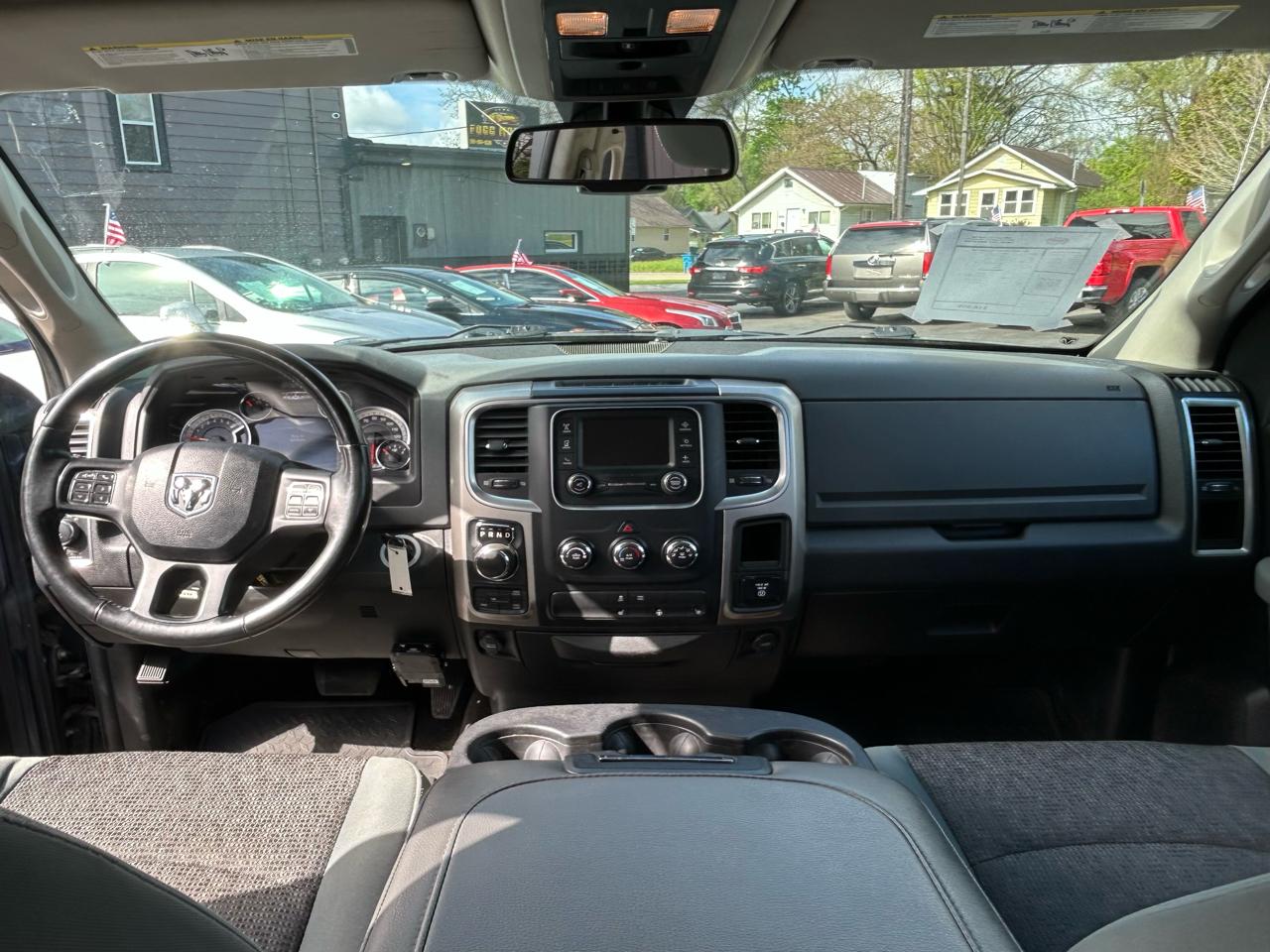 RAM 1500 SLT Crew Cab 4WD 2017