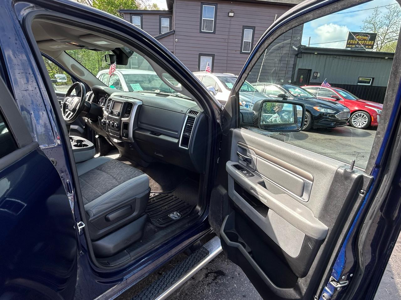 RAM 1500 SLT Crew Cab 4WD 2017