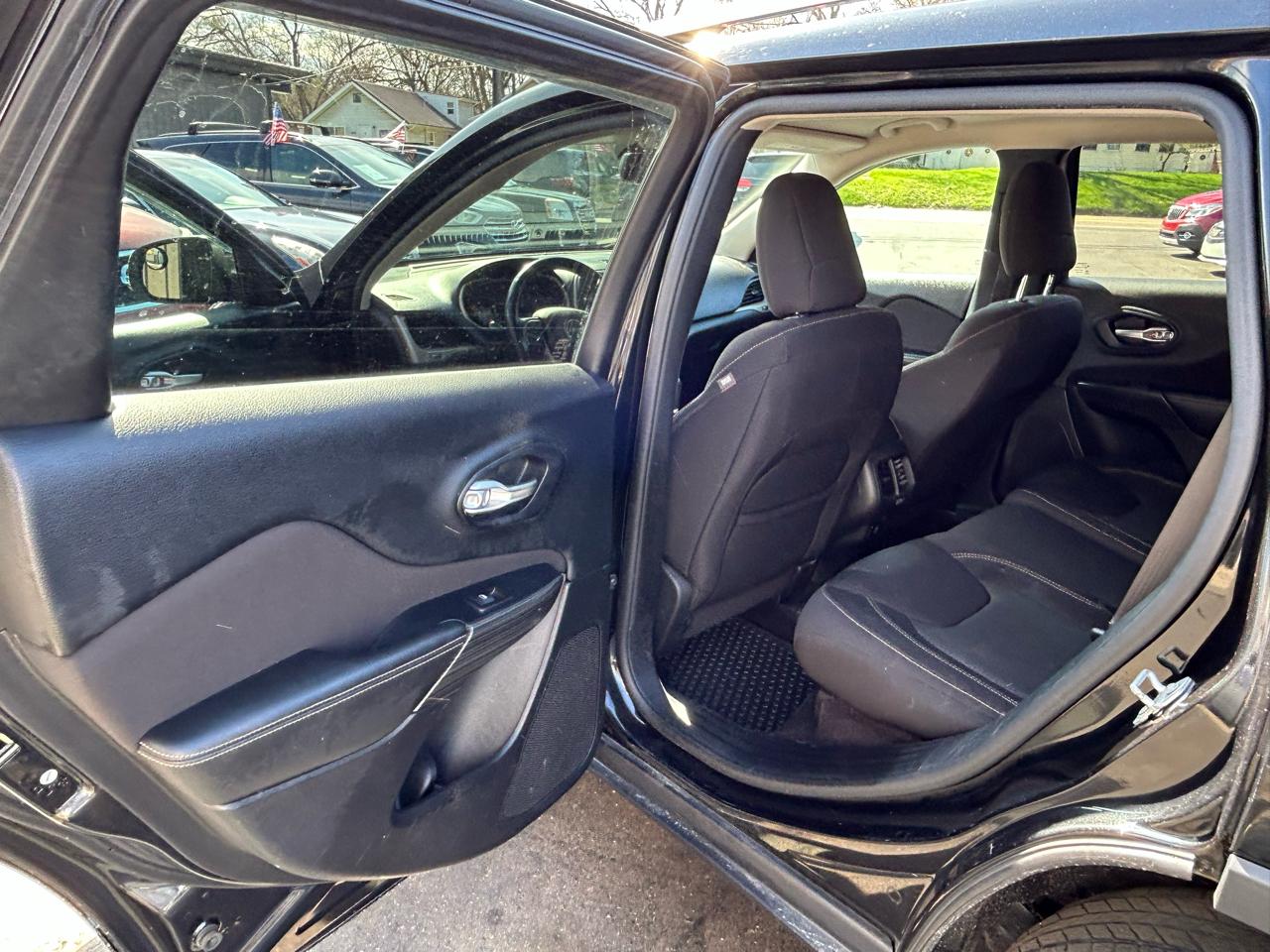 Jeep Cherokee 4WD 4dr North 2016