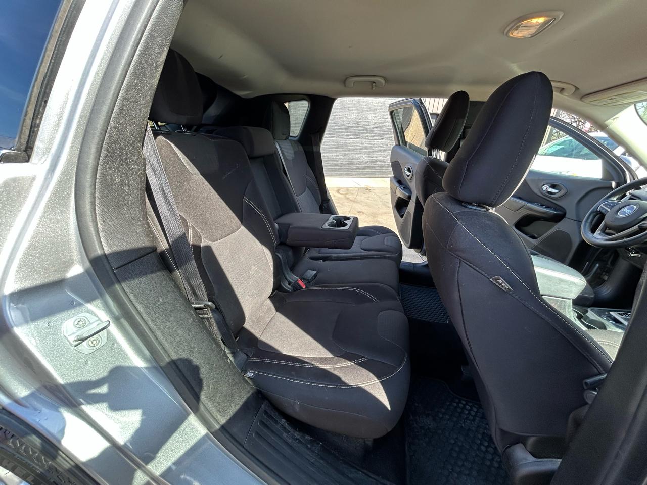 Jeep Cherokee Latitude FWD 2015