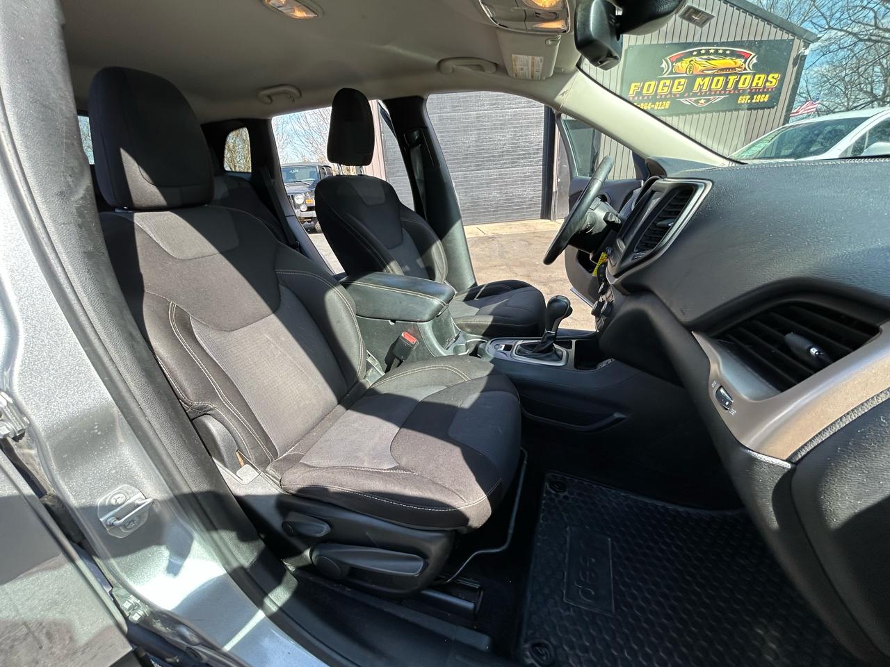 Jeep Cherokee Latitude FWD 2015