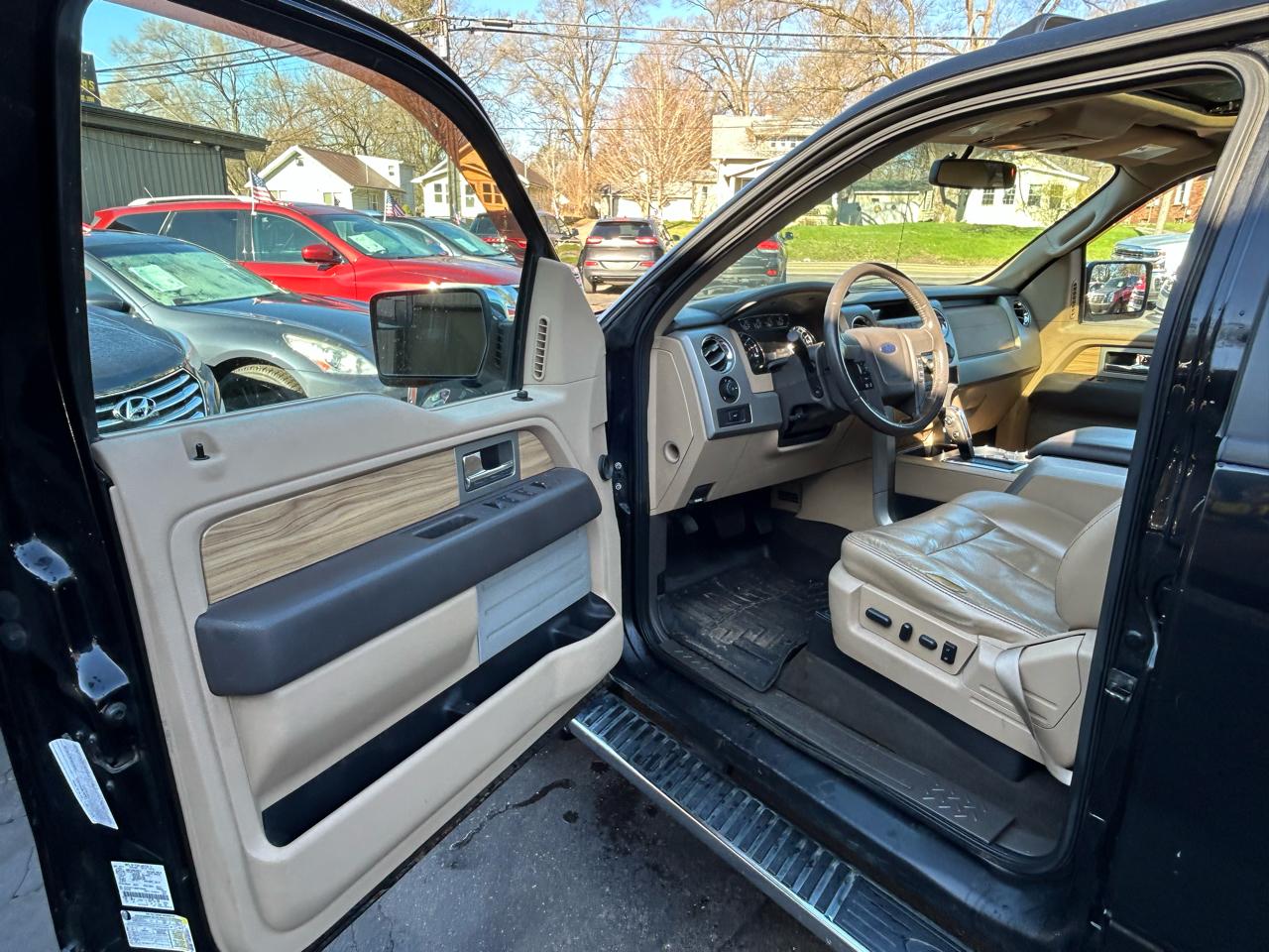 Ford F-150 Lariat SuperCrew 2WD 2011