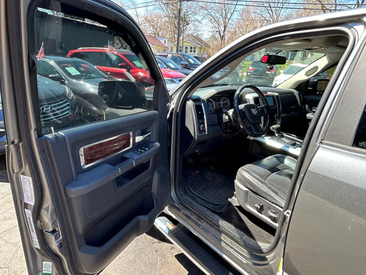 RAM 1500 Laramie Crew Cab 4WD 2012