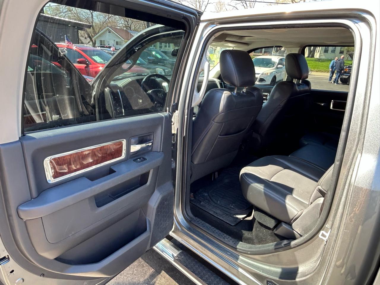 RAM 1500 Laramie Crew Cab 4WD 2012