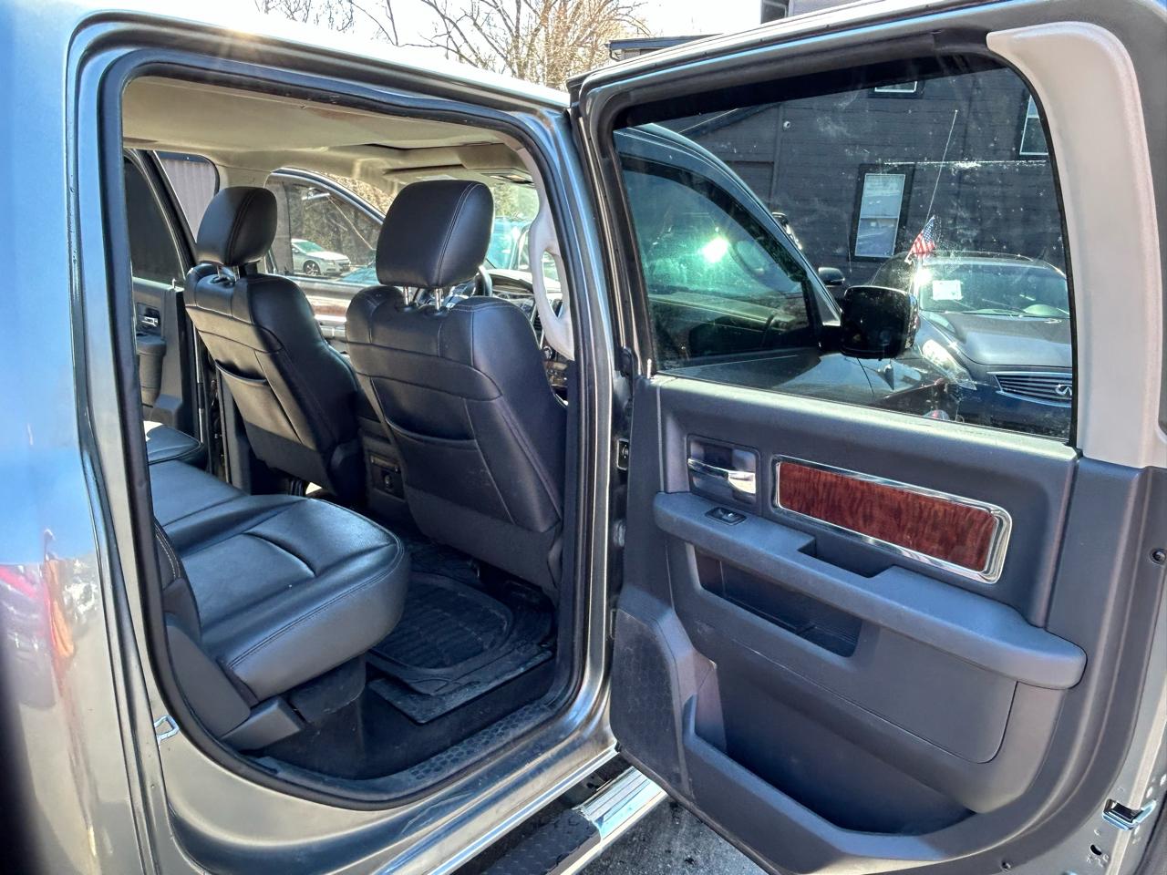 RAM 1500 Laramie Crew Cab 4WD 2012