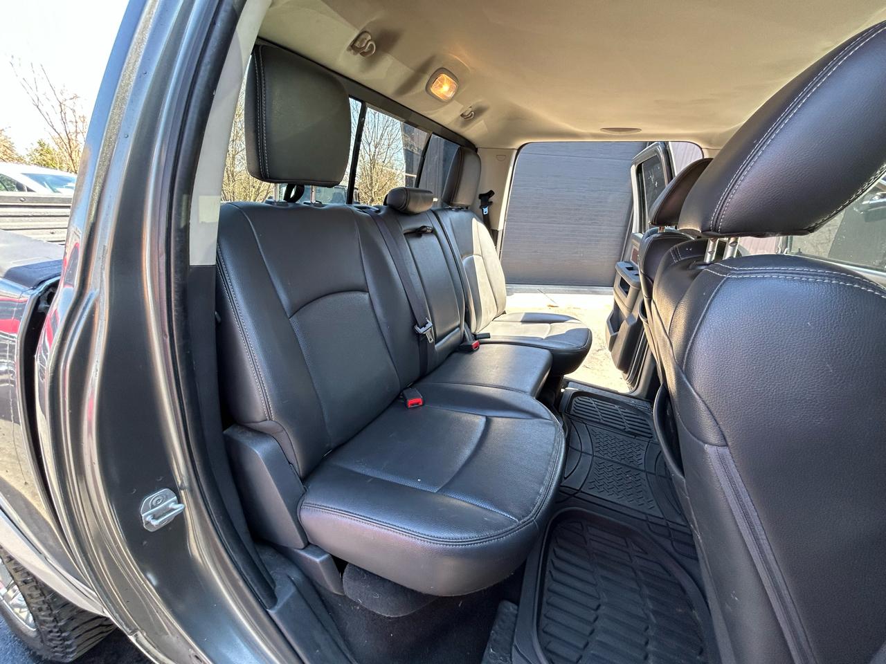 RAM 1500 Laramie Crew Cab 4WD 2012