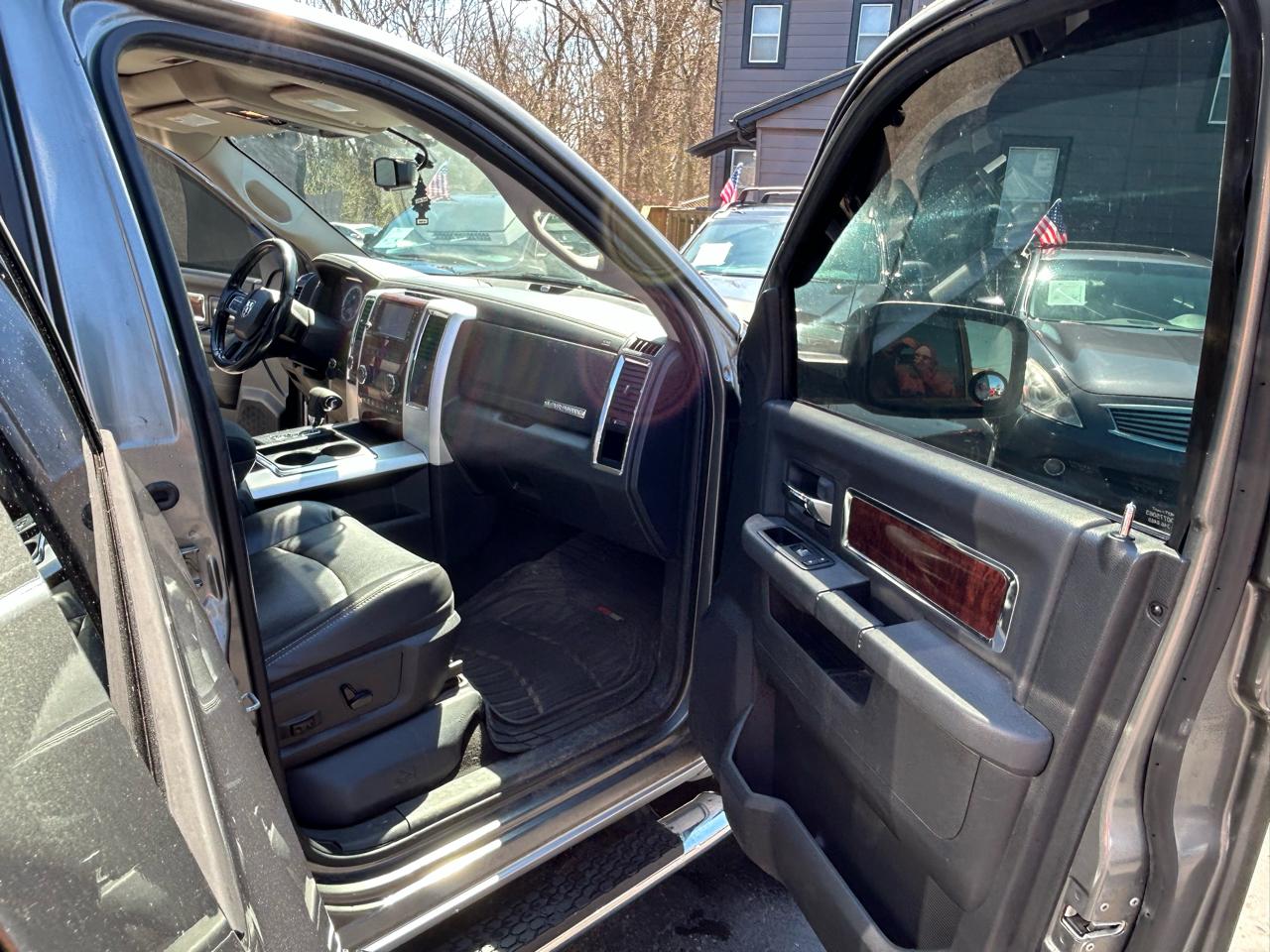 RAM 1500 Laramie Crew Cab 4WD 2012