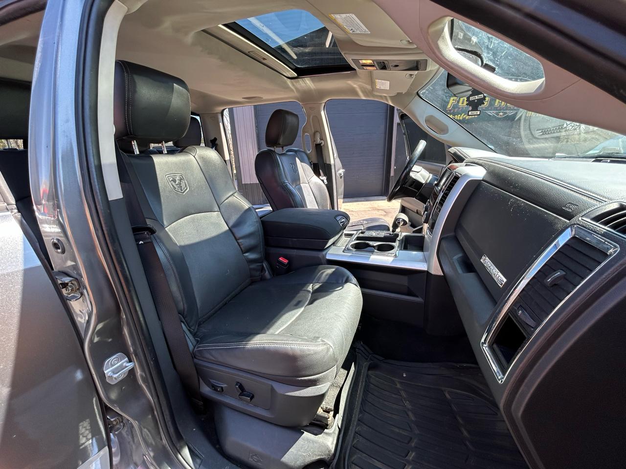 RAM 1500 Laramie Crew Cab 4WD 2012