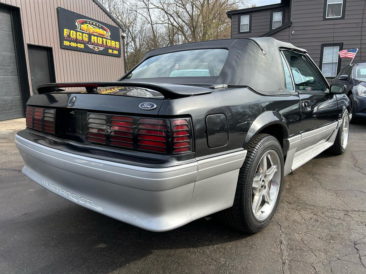 Ford Mustang GT convertible 1989