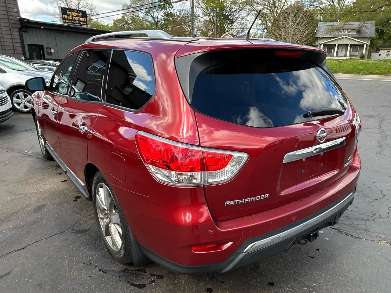 Nissan Pathfinder Platinum 4WD 2013