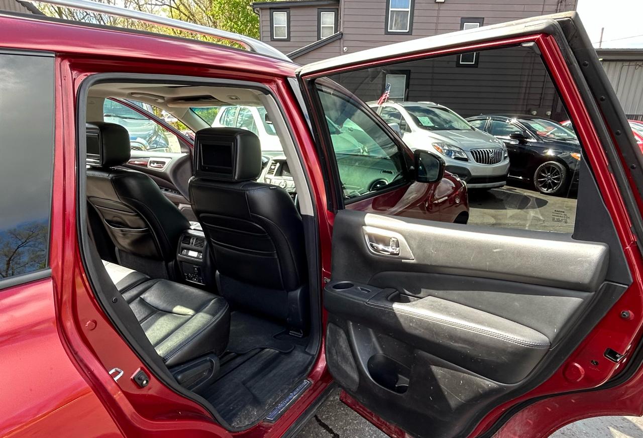 Nissan Pathfinder Platinum 4WD 2013