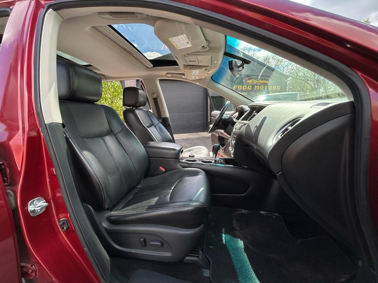 Nissan Pathfinder Platinum 4WD 2013