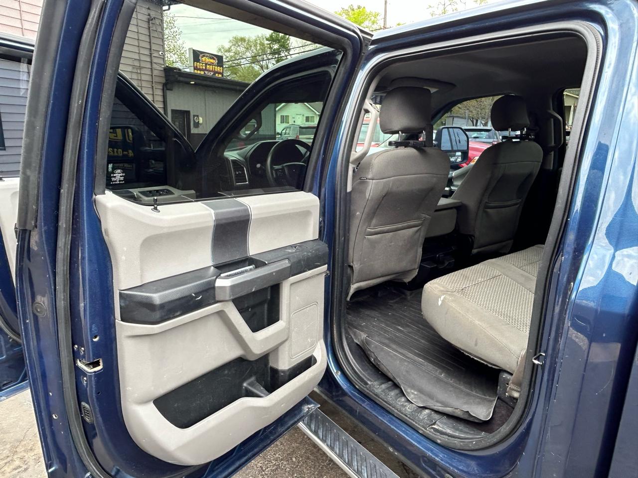 Ford F-150 XLT SuperCrew 4WD 2015