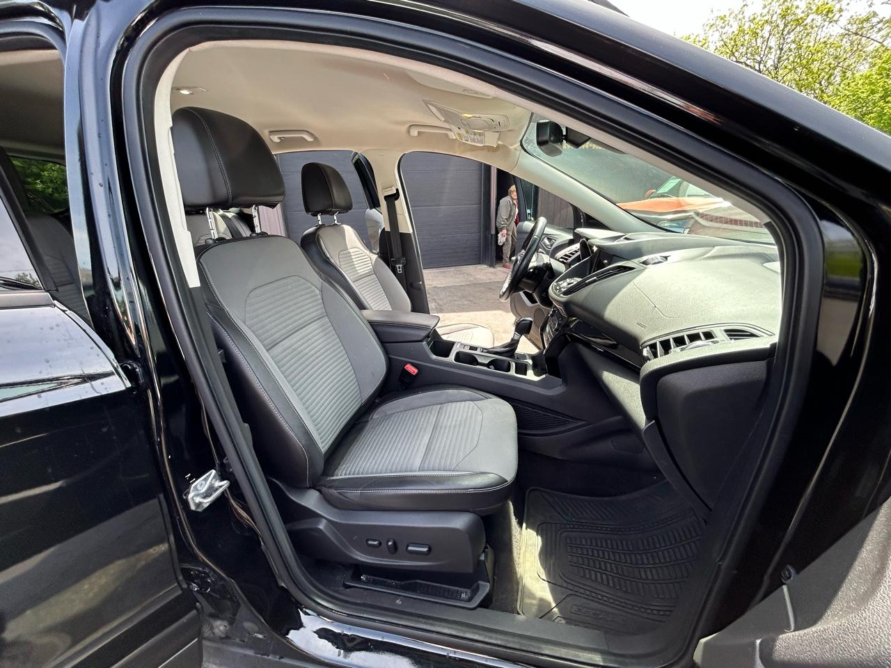 Ford Escape Titanium FWD 2017