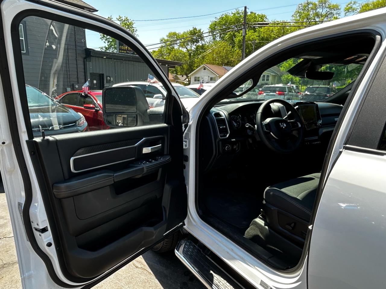 RAM 2500 Big Horn Crew Cab 4WD 2025