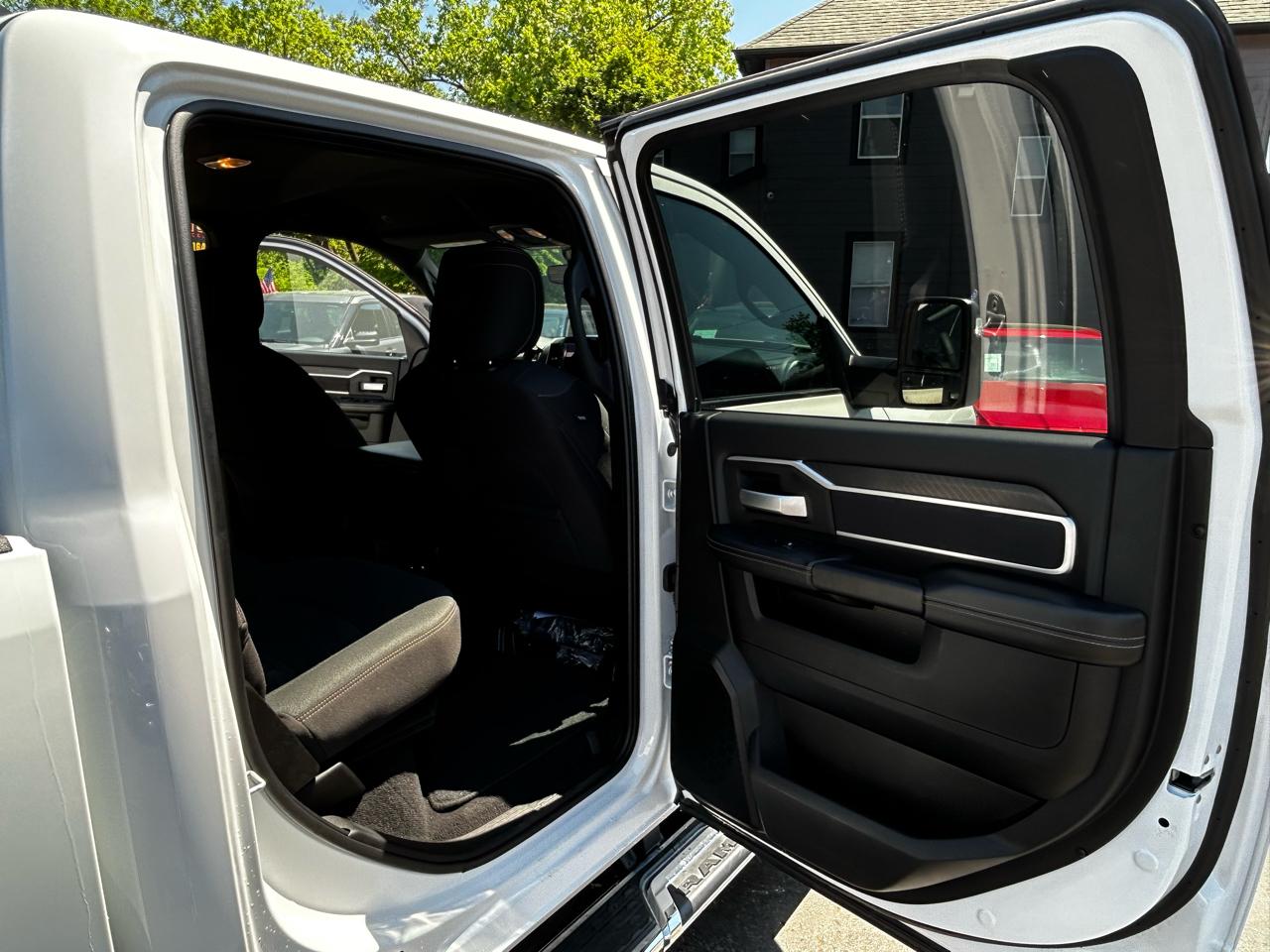 RAM 2500 Big Horn Crew Cab 4WD 2025