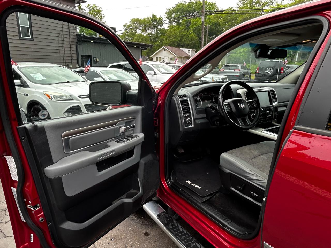 RAM 1500 SLT Crew Cab SWB 4WD 2015