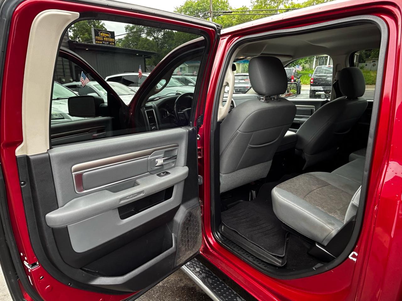 RAM 1500 SLT Crew Cab SWB 4WD 2015
