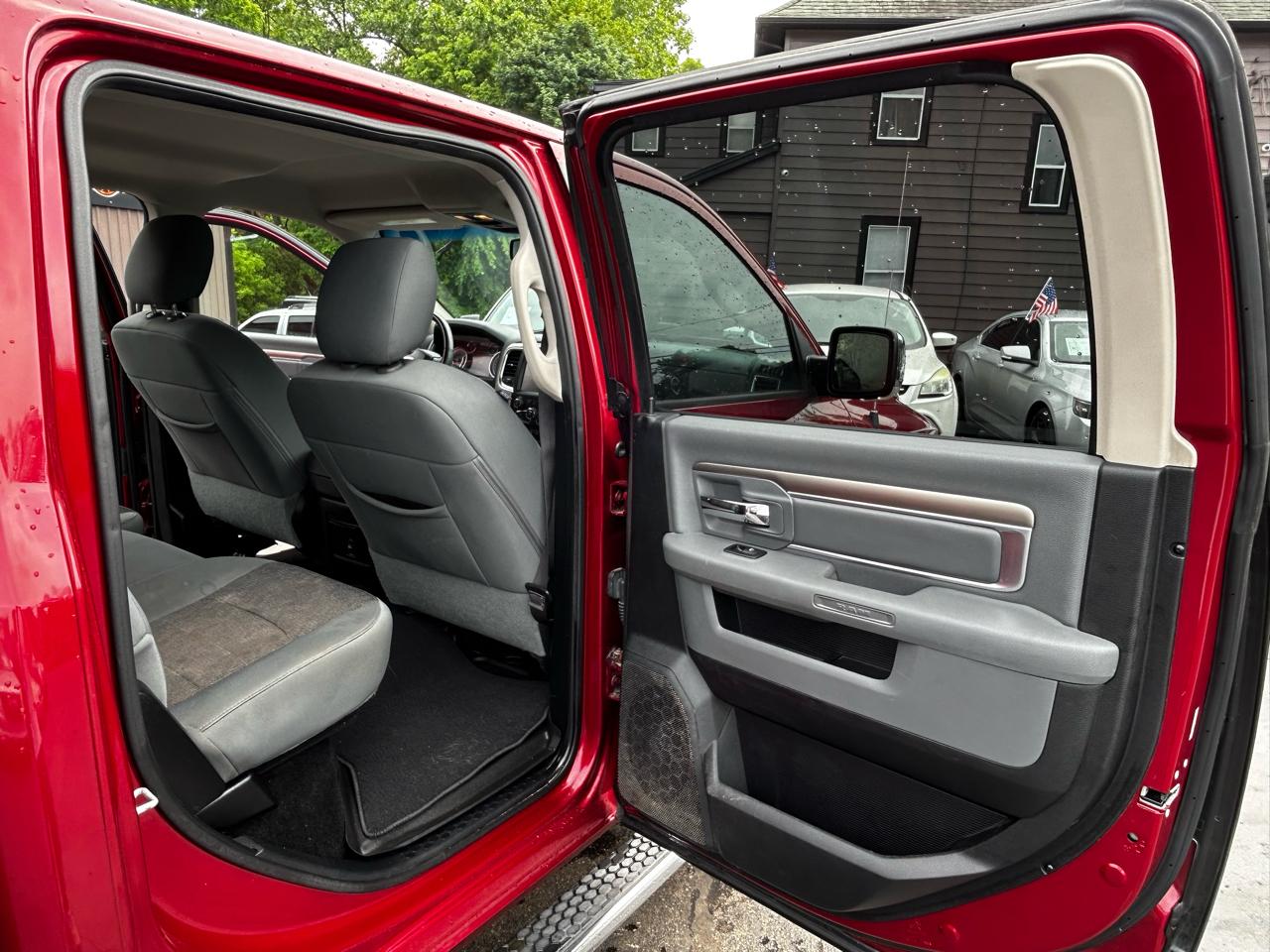 RAM 1500 SLT Crew Cab SWB 4WD 2015
