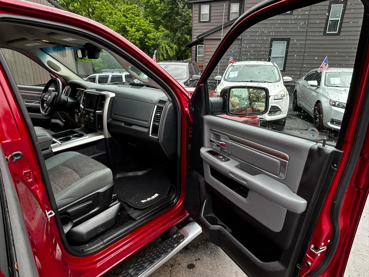 RAM 1500 SLT Crew Cab SWB 4WD 2015