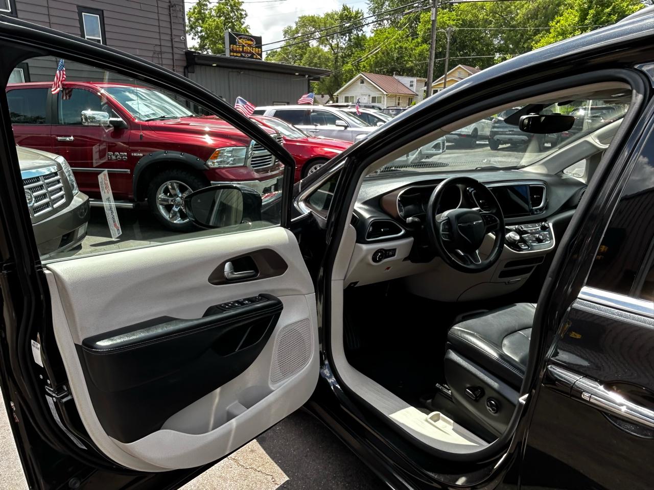 Chrysler Pacifica Touring-L 2017