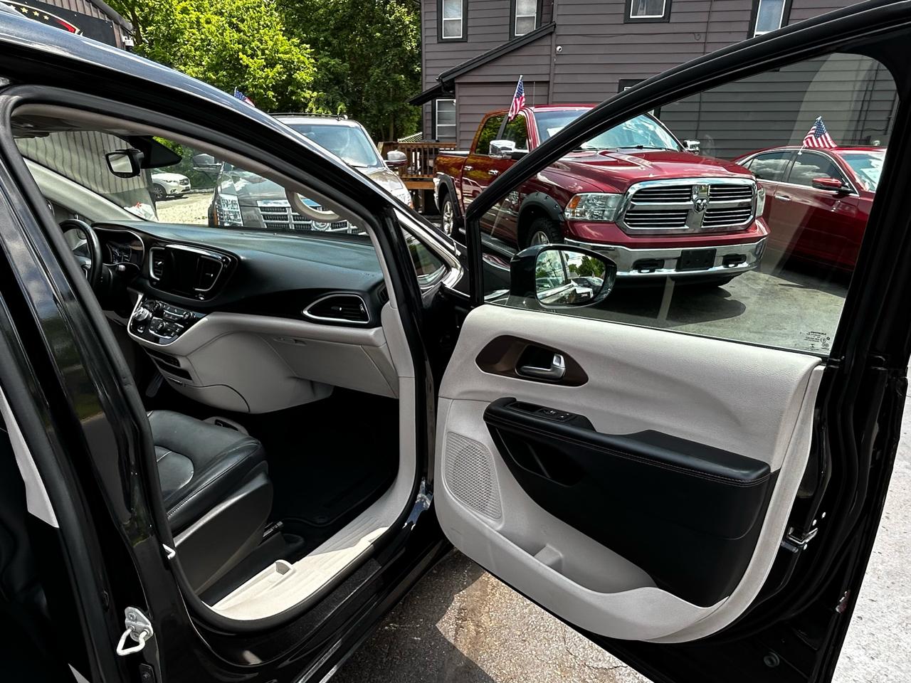 Chrysler Pacifica Touring-L 2017