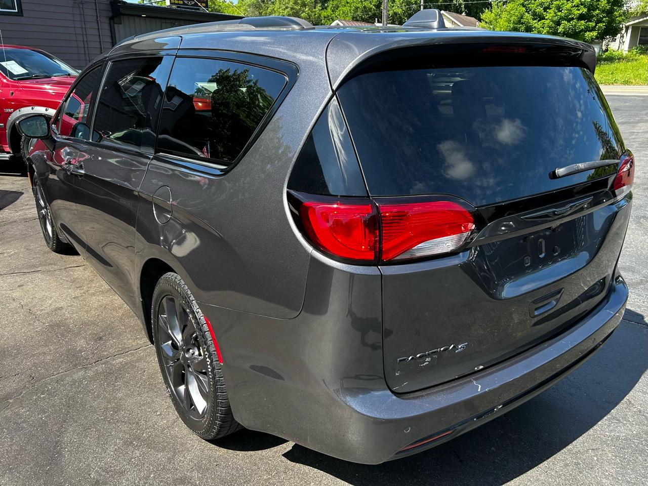 Chrysler Pacifica Touring Plus 2018