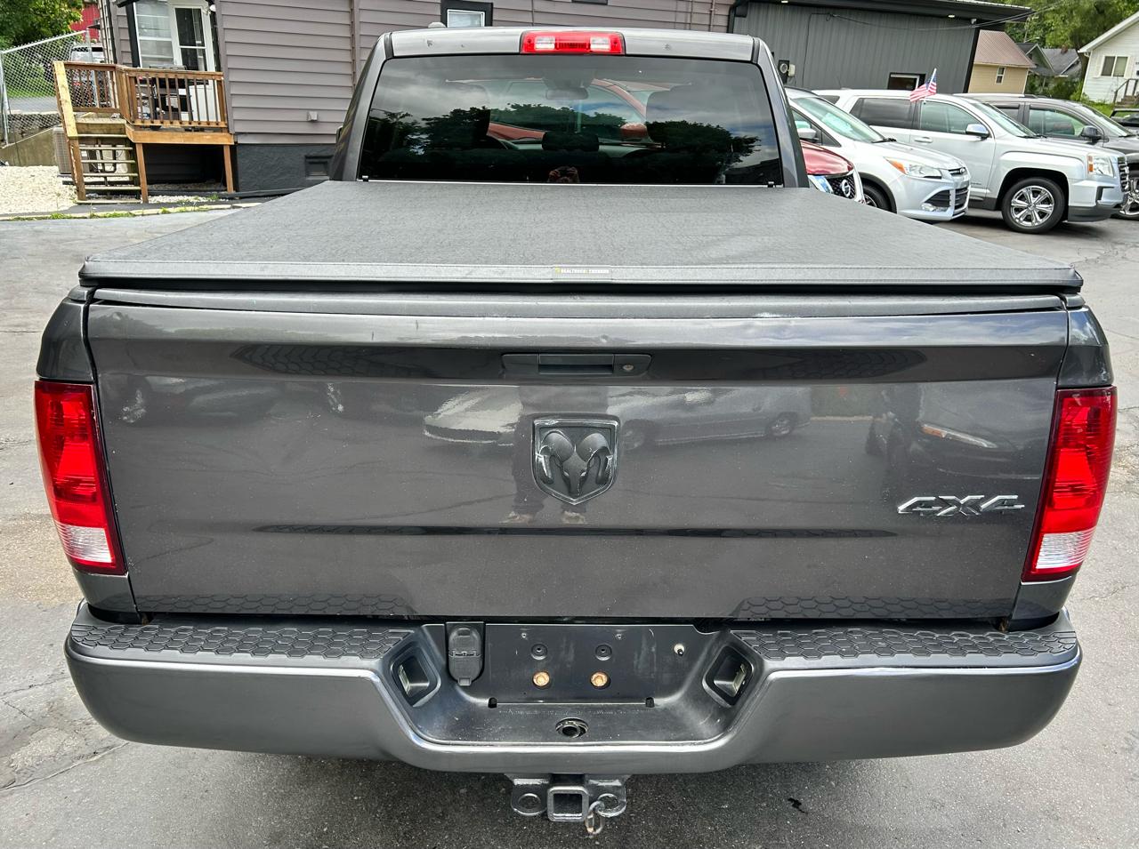 RAM 1500 ST Quad Cab 4WD 2015