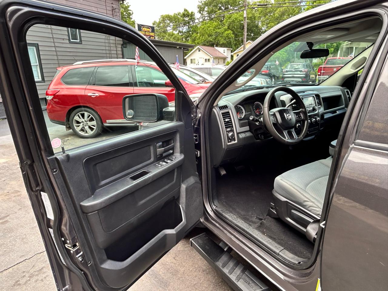 RAM 1500 ST Quad Cab 4WD 2015